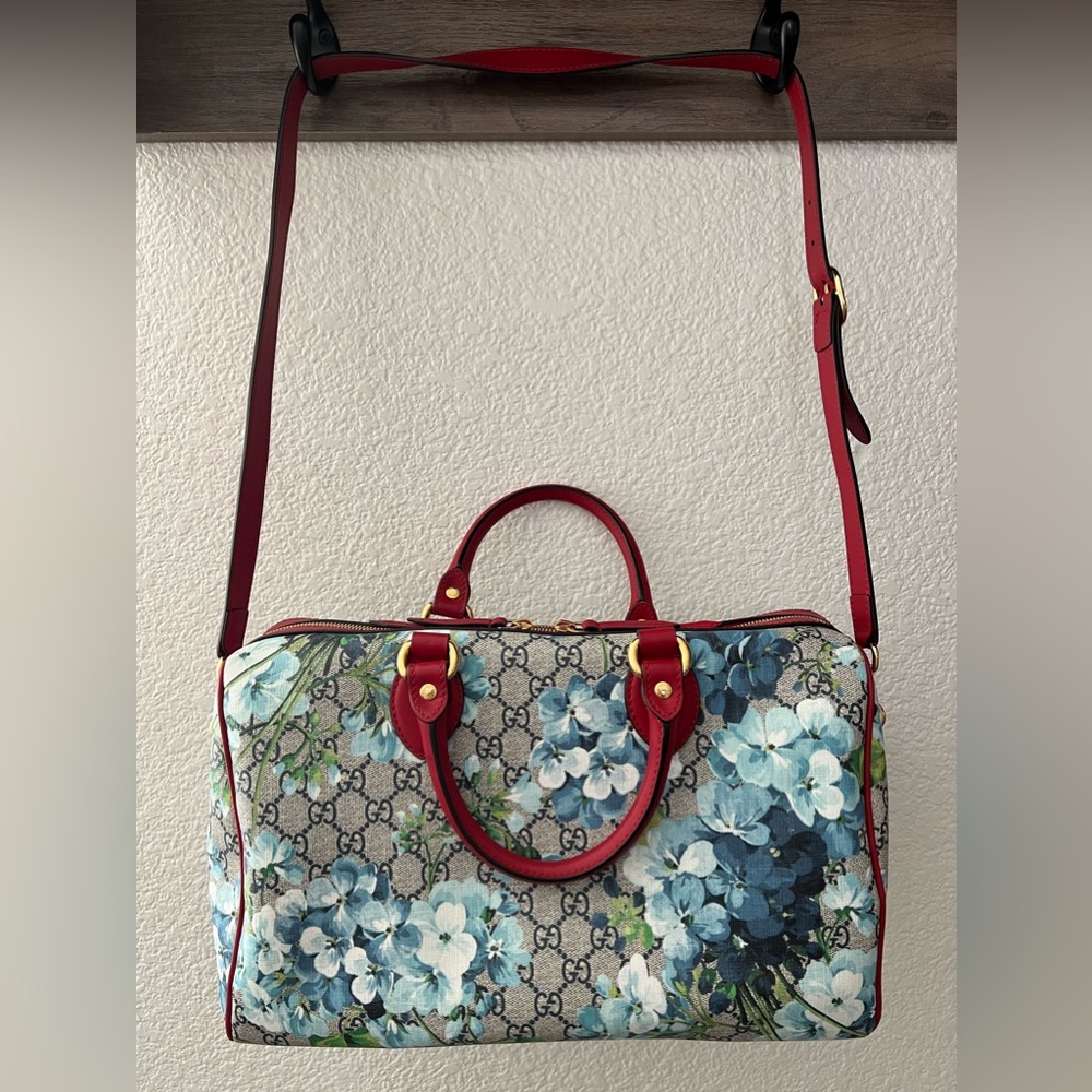 Gucci limited edition barrel strap bag purse